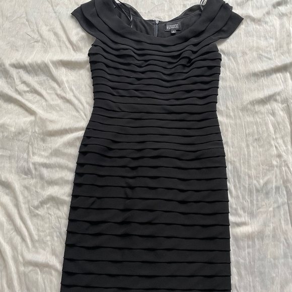 Adrianna Papell Dress - Picture 1 of 4